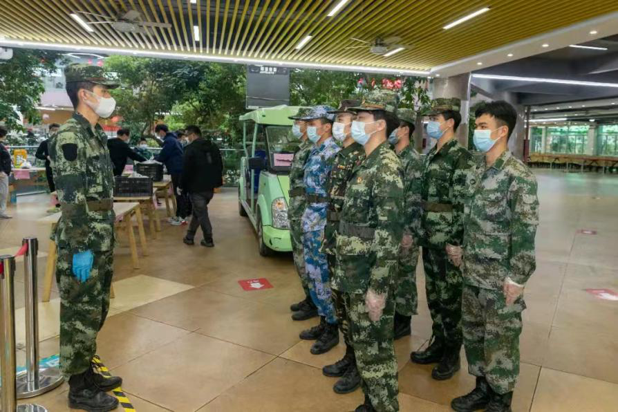 泉州职业技术大学组织退役大学生食堂送餐